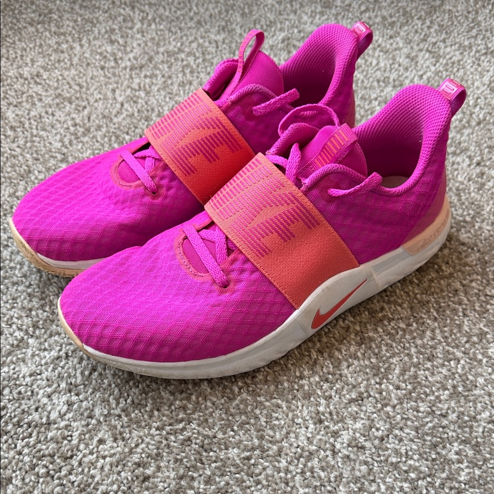 EUC - Women’s Nike In-Season TR 9 Fire Pink, Size 9.5 ( US)